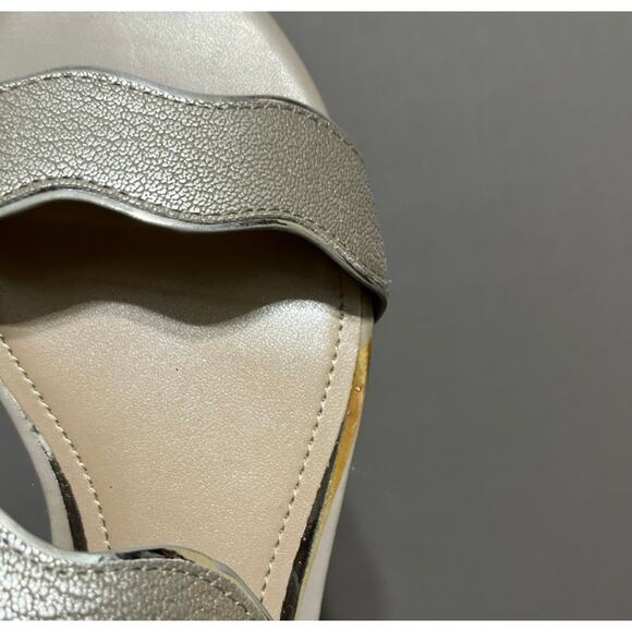 WHBM Brynn Cobblestone Scalloped Open Toe Sandals Sz-7M - Picture 5 of 6